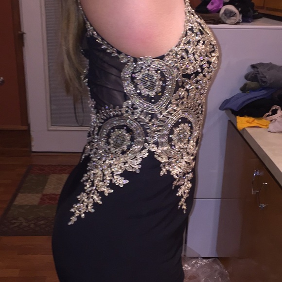 PROM DRESS - Picture 3 of 8